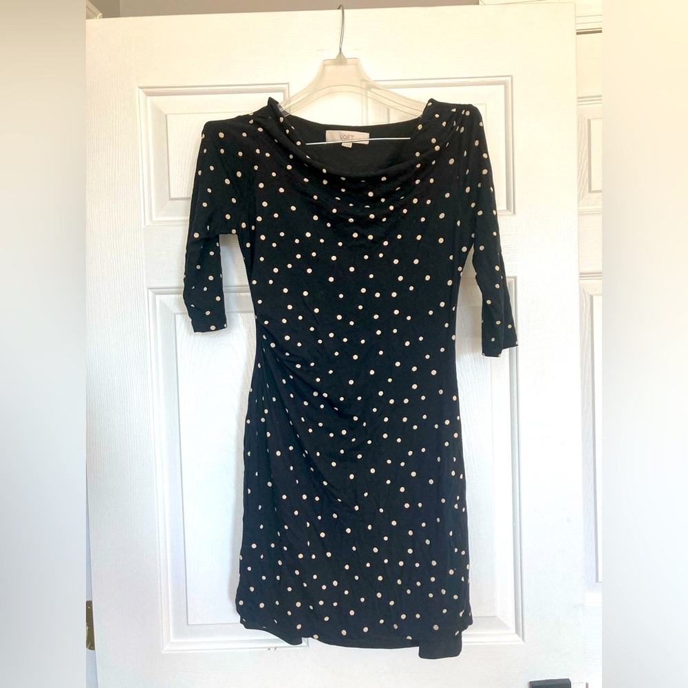 Flattering Ann Taylor / LOFT cowl necked runched dress